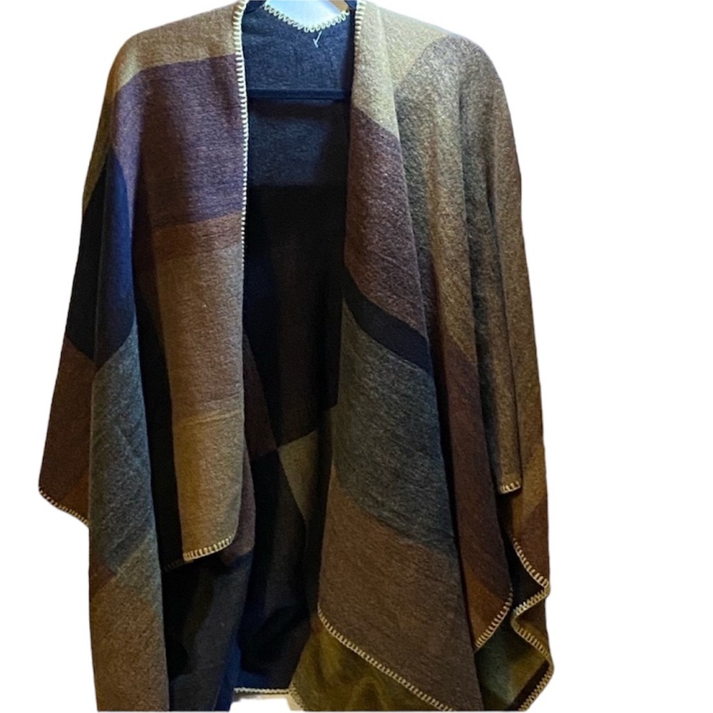 Warm poncho/ Shrug with brown colour block| OS